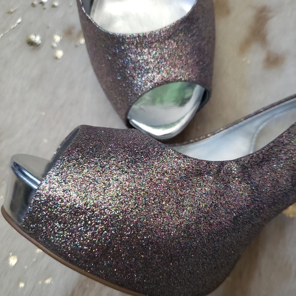 NEW Guess 7.5 Sparkle Silver Heels Multi Color - Picture 7 of 10